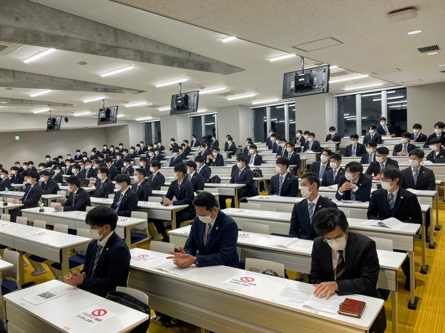 �\���̗l�q3